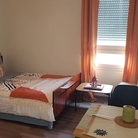 Appartement Studio Orleans Theatre Extérieur photo